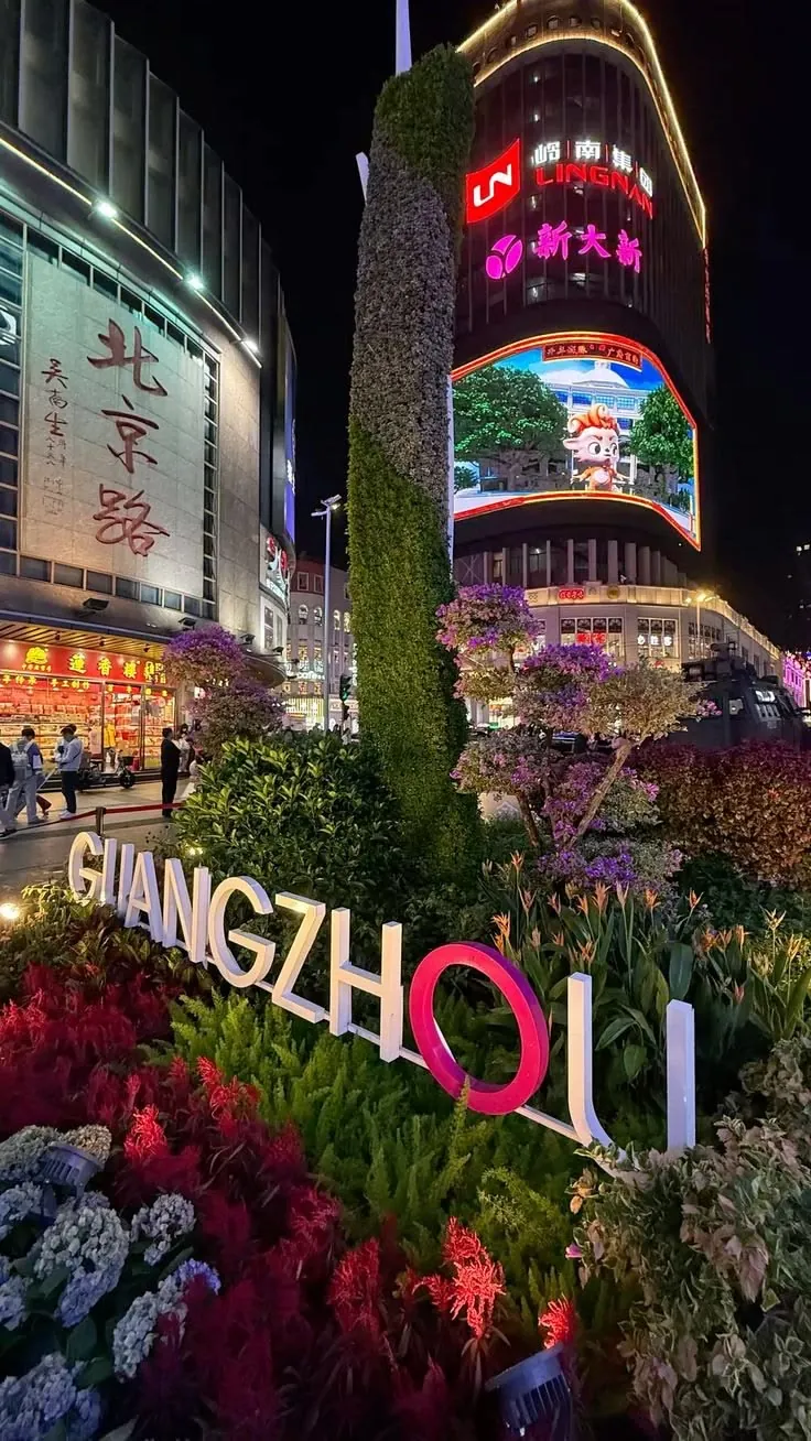 Quartier commerçant, de nuit